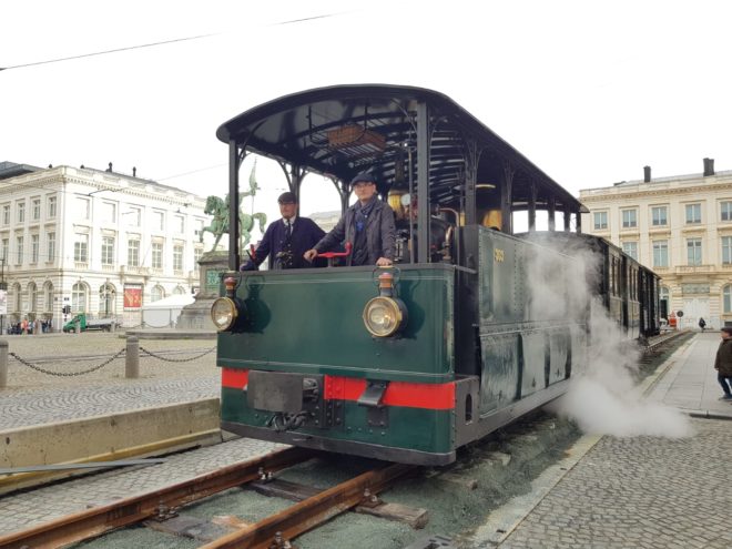 Thumbnail for the post titled: La HL303 sur la Place Royale